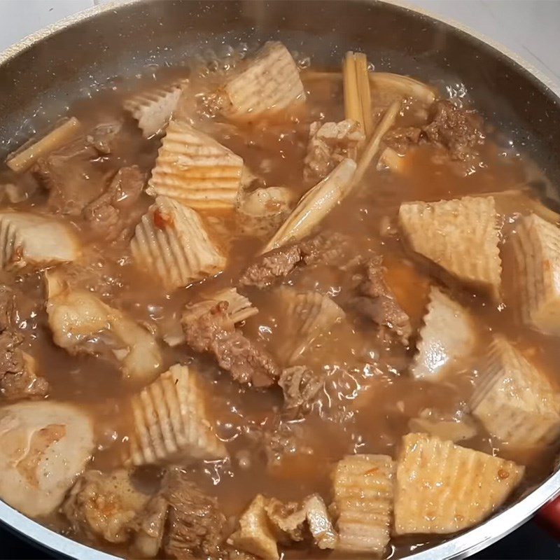 Step 4 Cooking beef stew with lemongrass Beef ribs stewed with lemongrass