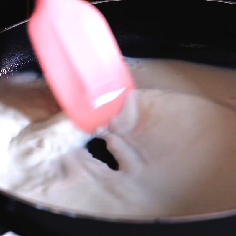 Step 1 Cook the dough with milk Mochi milk covered with oreo