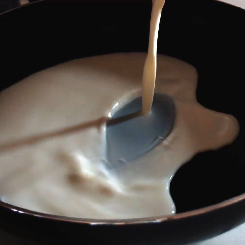 Step 1 Cook flour with milk Oreo-covered milk mochi