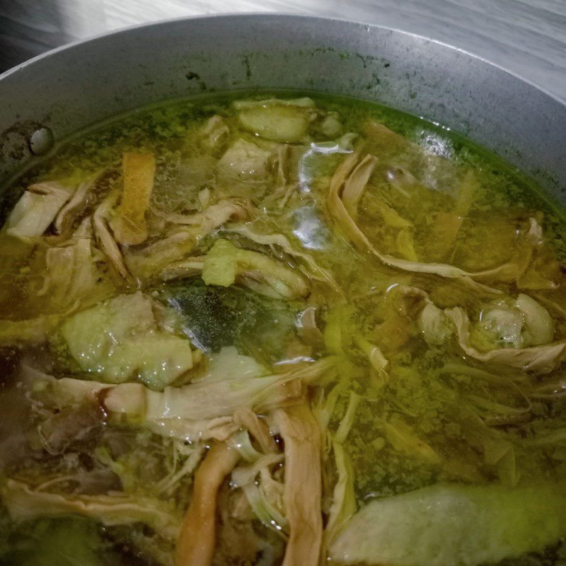 Step 4 Cooking bamboo shoot noodle with chicken Bamboo shoot noodle with chicken