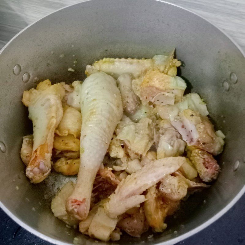 Step 4 Cooking bamboo shoot noodle with chicken Bamboo shoot noodle with chicken