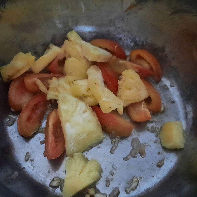 Step 2 Cook tomatoes with pineapple Sardine noodle soup with fish cake