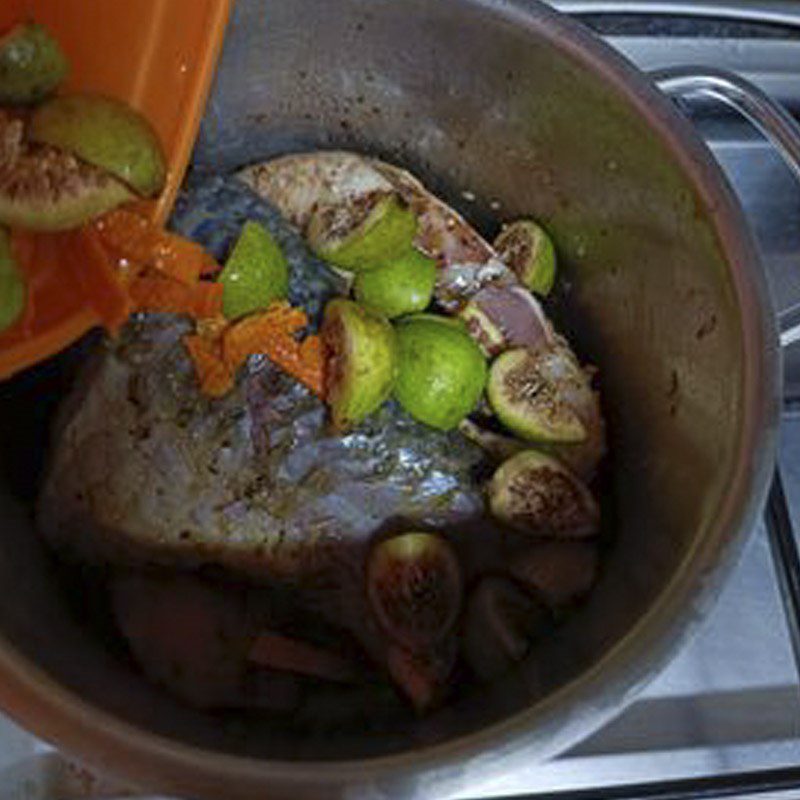 Step 3 Cook stewed fish with fig Stewed fish with fig