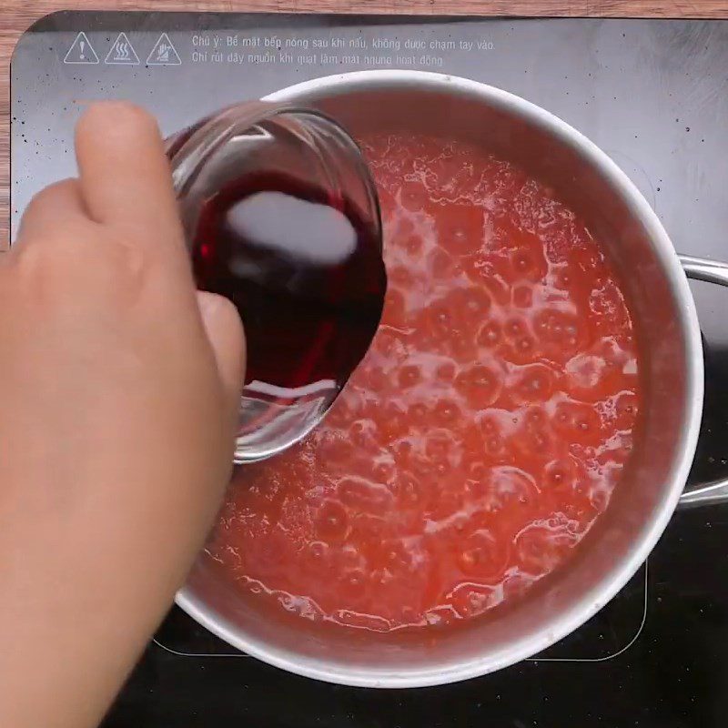 Step 4 Cook the beef sauce Beef stew with potatoes and carrots