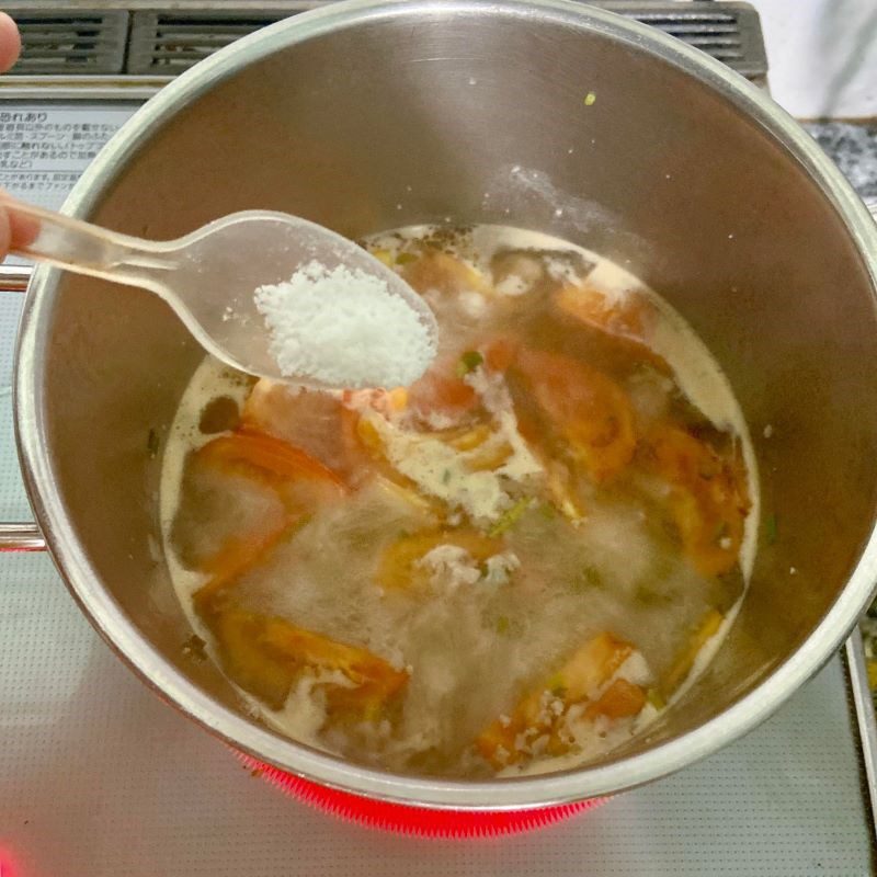 Step 2 Cooking tomato soup with minced meat