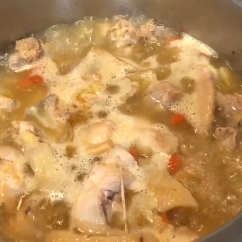 Step 4 Cook the soup Chinese-style chicken soup