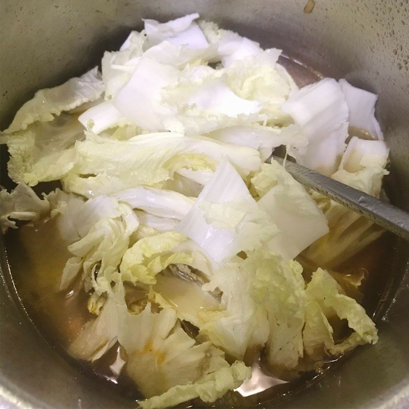 Step 2 Cooking soup Napa cabbage tomato soup