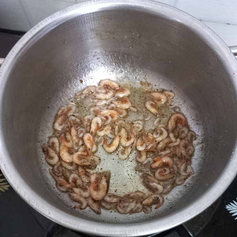 Step 3 Cook the soup for Sweet Mustard Greens Soup with Fresh Shrimp