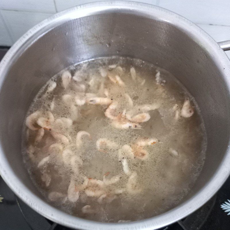 Step 3 Cook the soup for Sweet Mustard Greens Soup with Fresh Shrimp