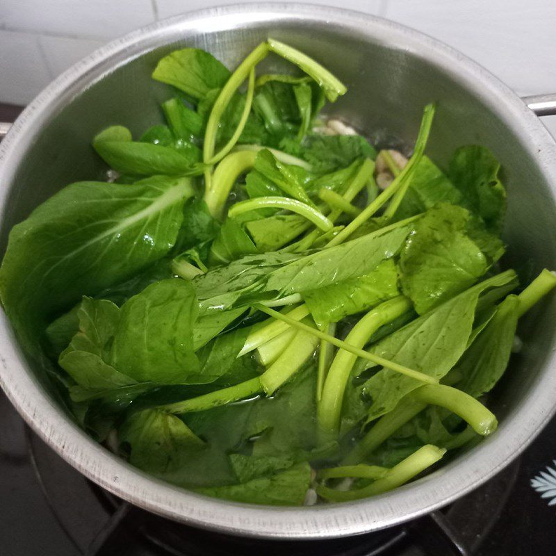 Step 3 Cooking sweet mustard greens soup with fresh shrimp