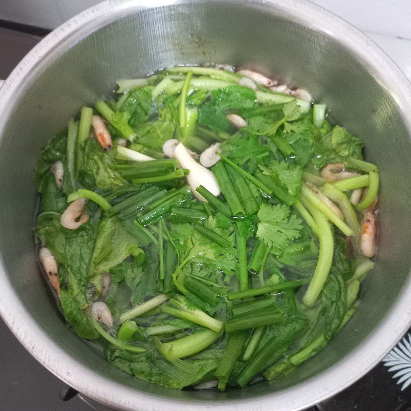 Step 3 Cooking sweet mustard greens soup with fresh shrimp