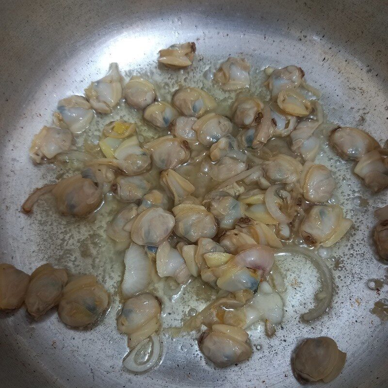 Step 3 Cook the soup Clam soup