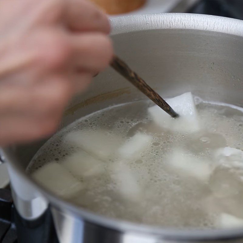 Step 3 Cooking soup Radish soup with pork ribs