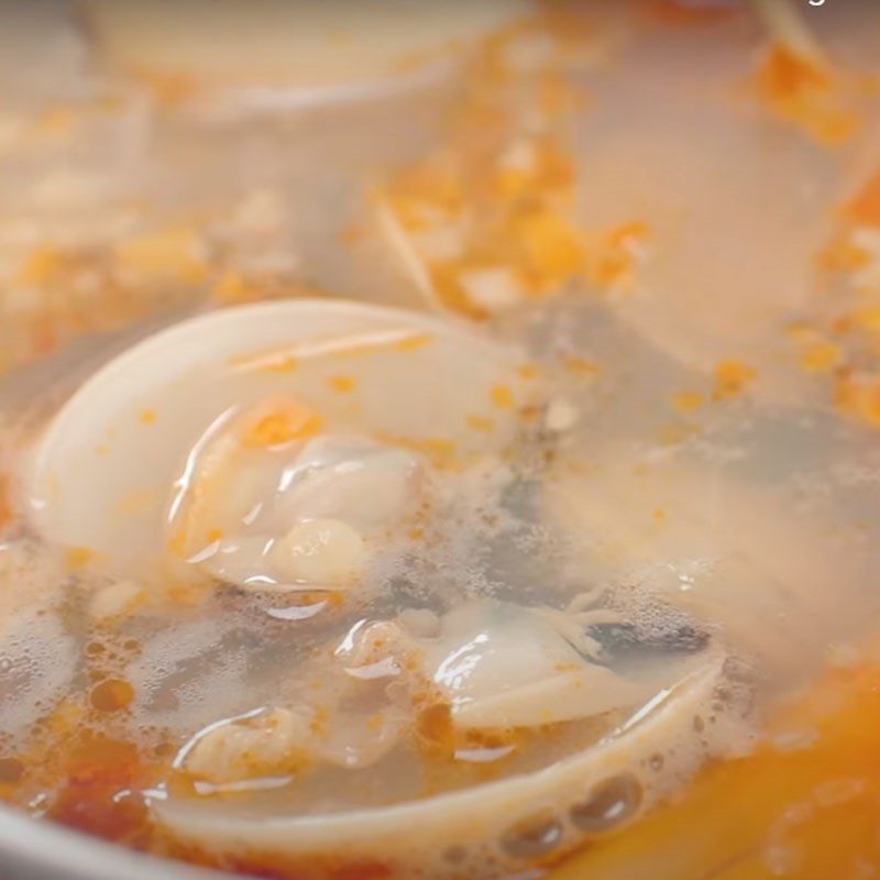 Step 4 Cooking the soup Clam soup with starfruit