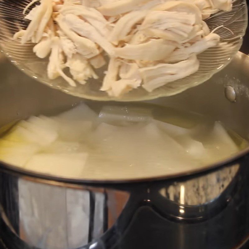 Step 3 Cook the soup for Chicken Radish Soup