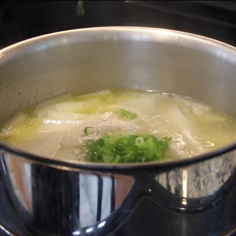 Step 3 Cook the radish chicken soup