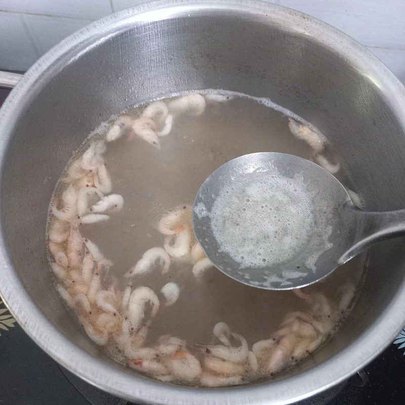 Step 3 Cooking soup Fresh shrimp squash soup