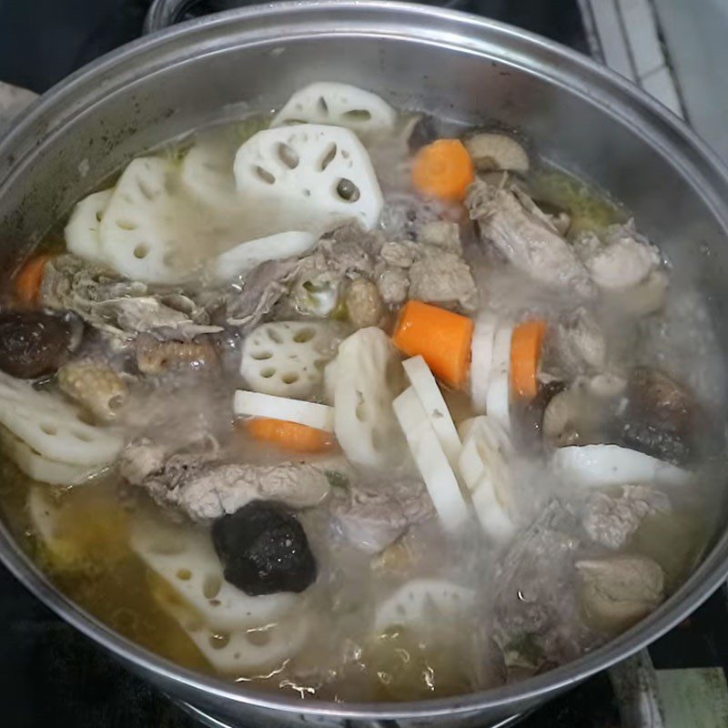 Step 4 Cooking Soup Lotus Root Soup with Chicken Bones