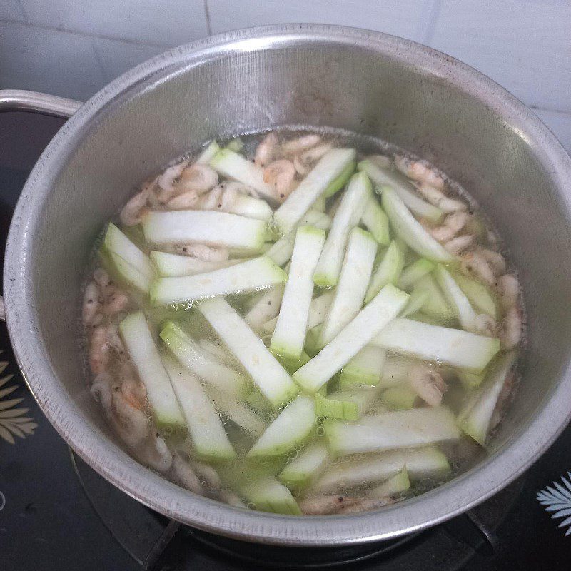 Step 3 Cooking soup Fresh shrimp squash soup