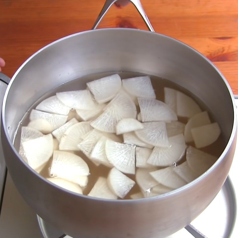 Step 2 Cooking soup Miso radish soup