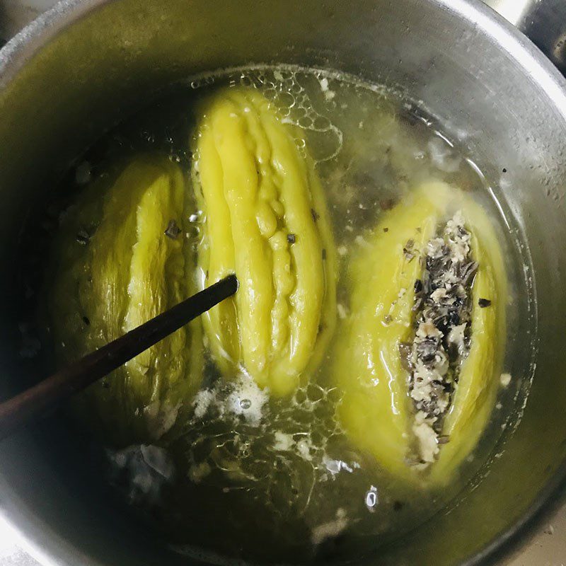 Step 3 Cooking Soup Stuffed Bitter Melon Soup (recipe shared by users)