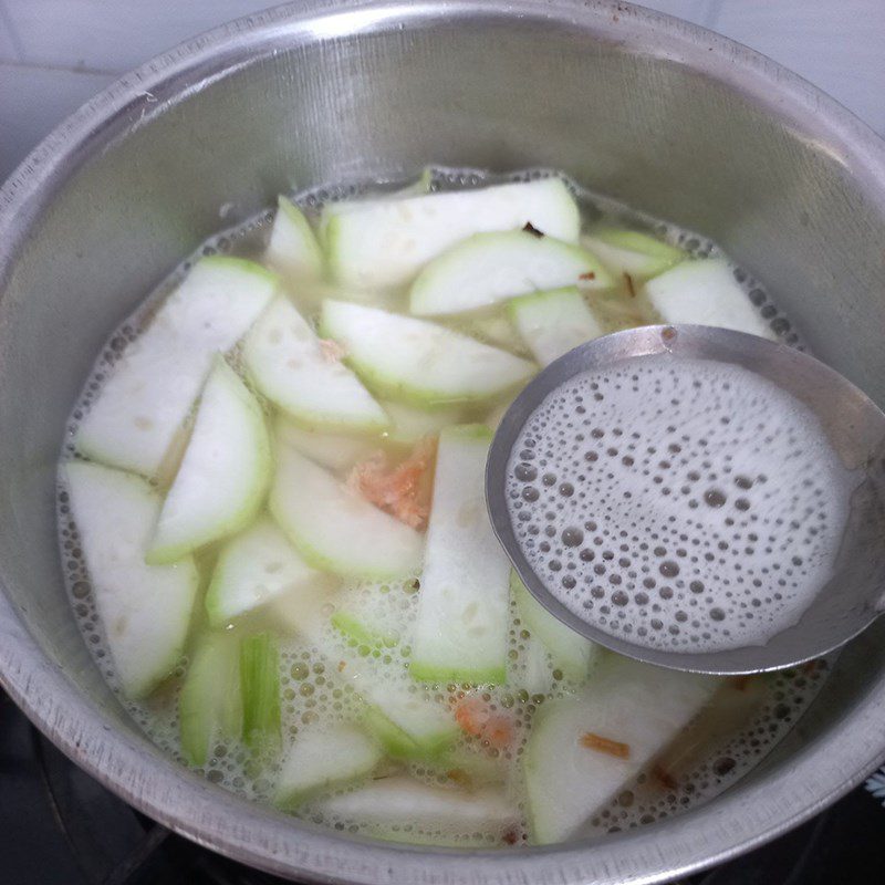 Step 2 Cook the soup for Squash soup with dried shrimp