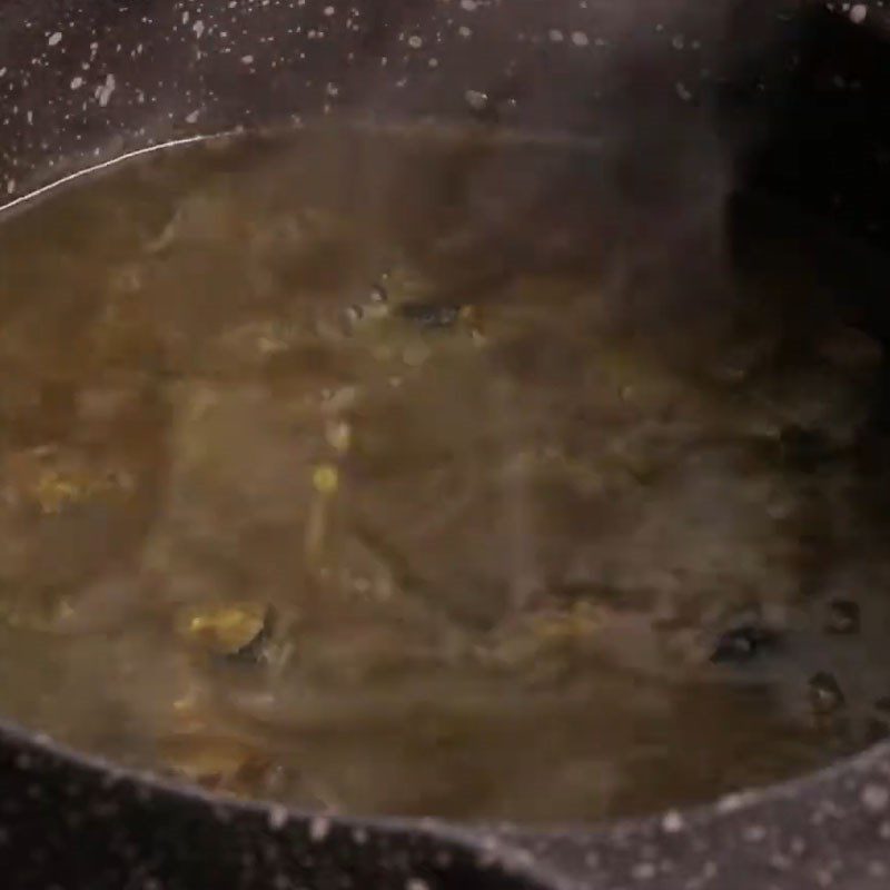 Step 5 Cook the soup for snail soup with perilla leaves