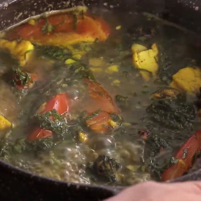 Step 5 Cooking the snail soup with perilla leaves