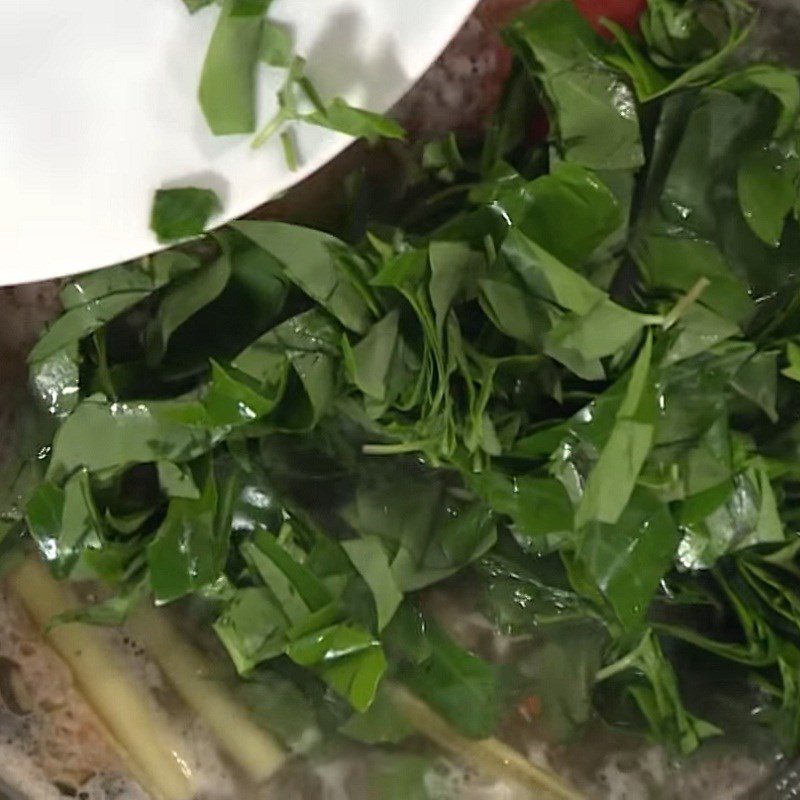 Step 4 Cook the soup Sour frog soup with giang leaves