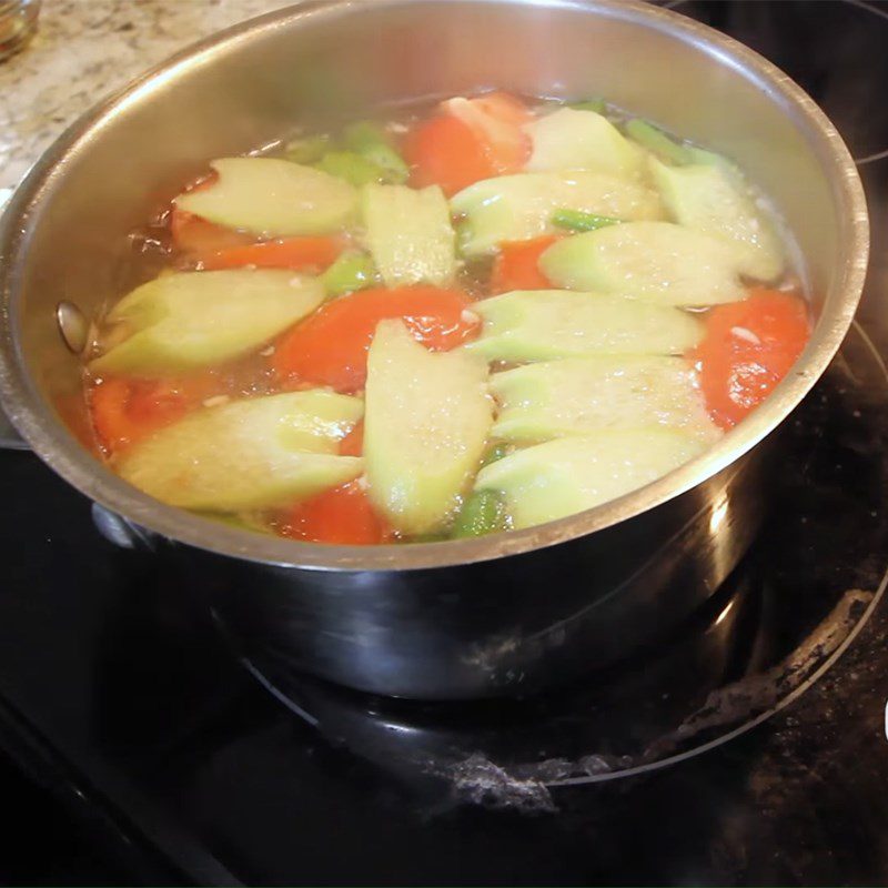 Step 4 Cook the soup Snakehead fish sour soup