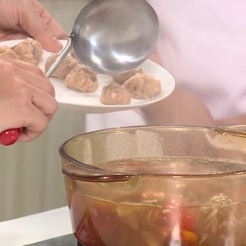 Step 5 Cooking soup Shrimp soup with water celery