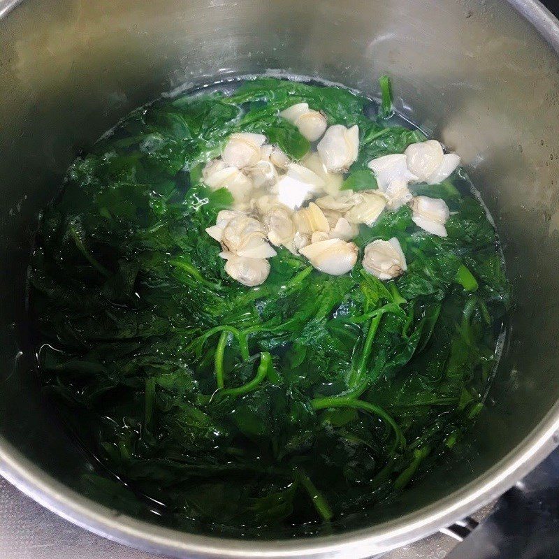 Step 3 Cook the Mung Bean Soup with Clams (recipe shared by a user)