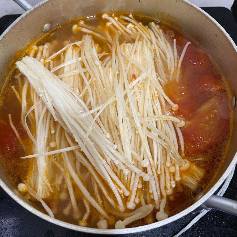 Step 2 Cooking soup Tomato enoki mushroom soup