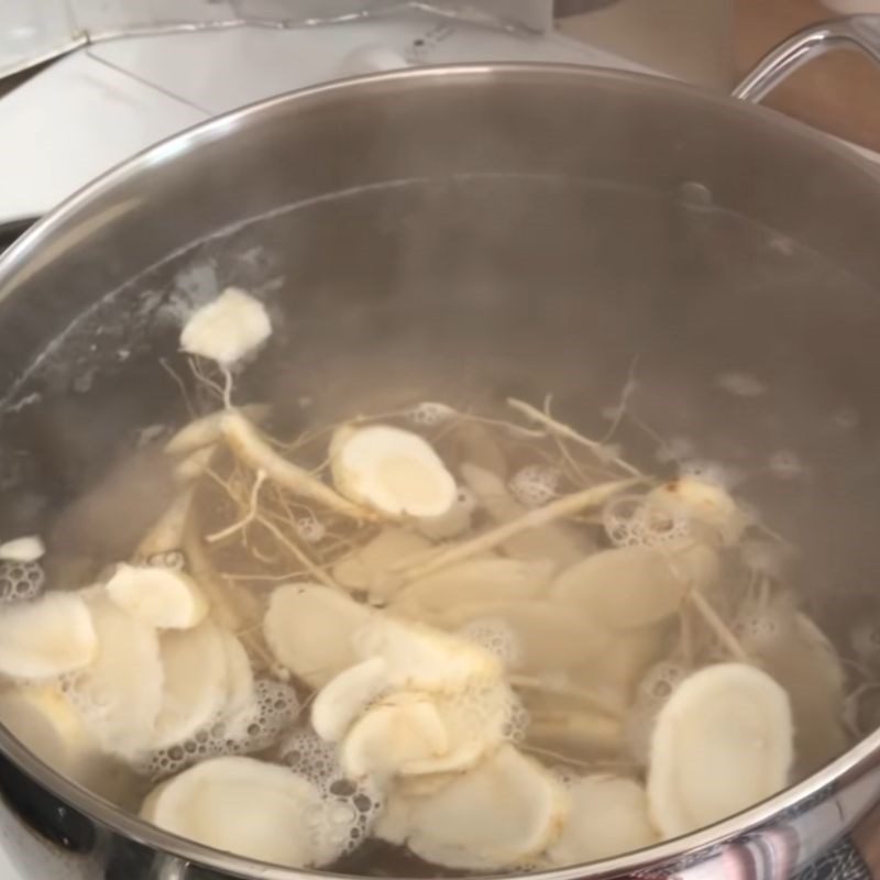 Step 2 Cook the soup for fresh ginseng soup with ribs