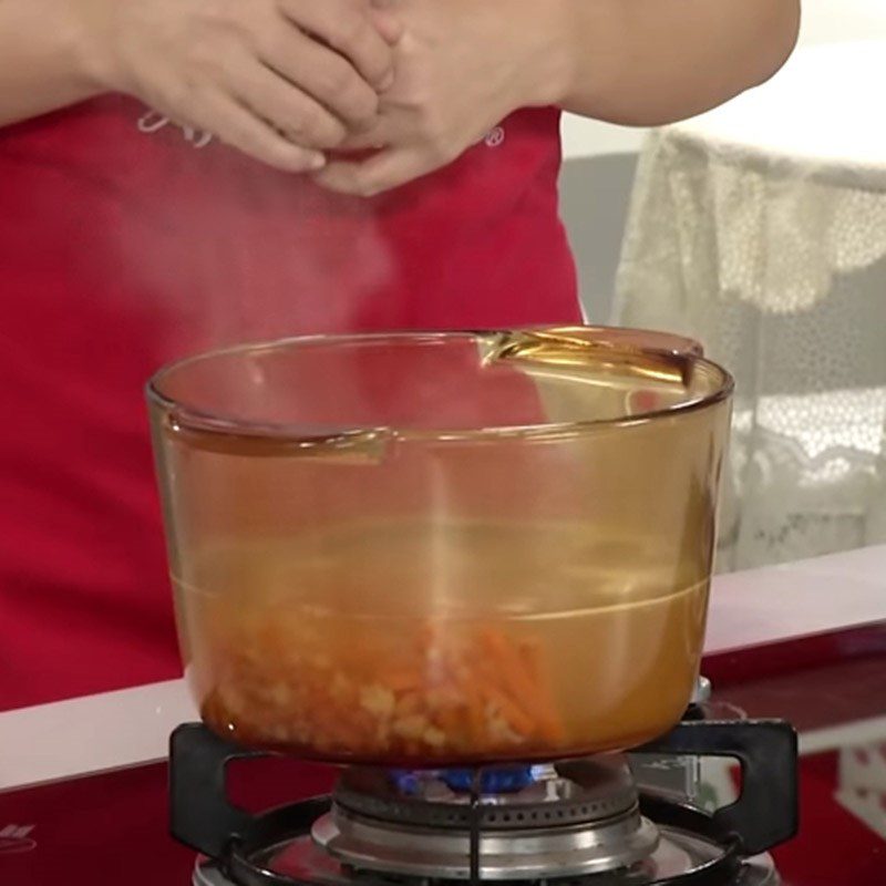 Step 4 Cook the shrimp and radish soup