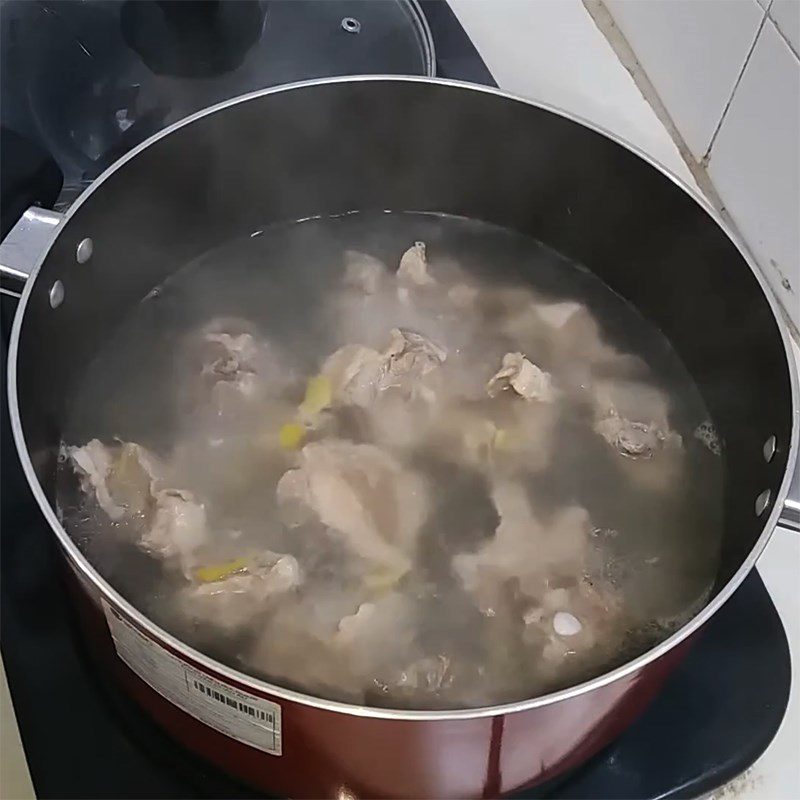 Step 3 Cook the soup Seaweed soup with pork ribs