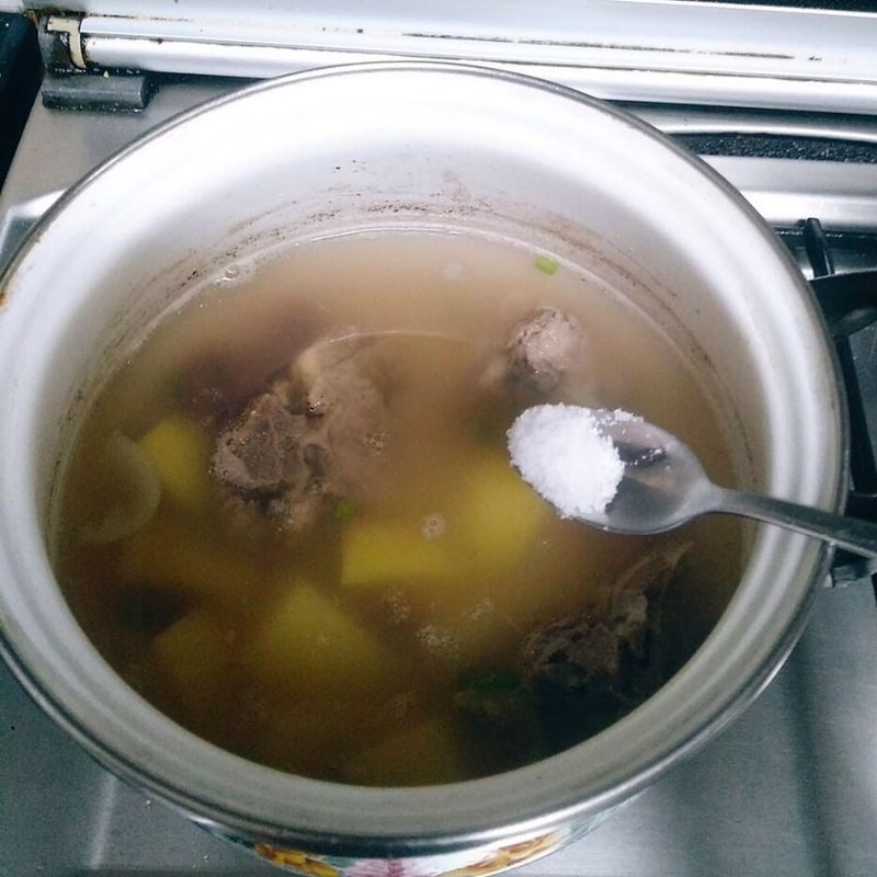 Step 3 Cooking the soup Bone and potato stew