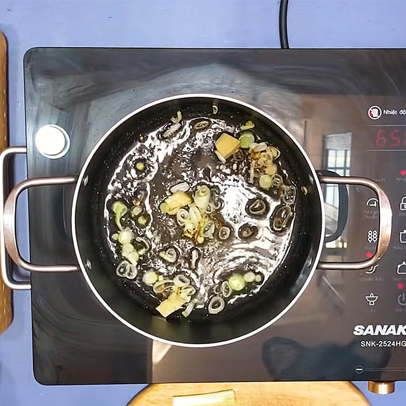 Step 3 Cook the soup Seaweed soup with clams