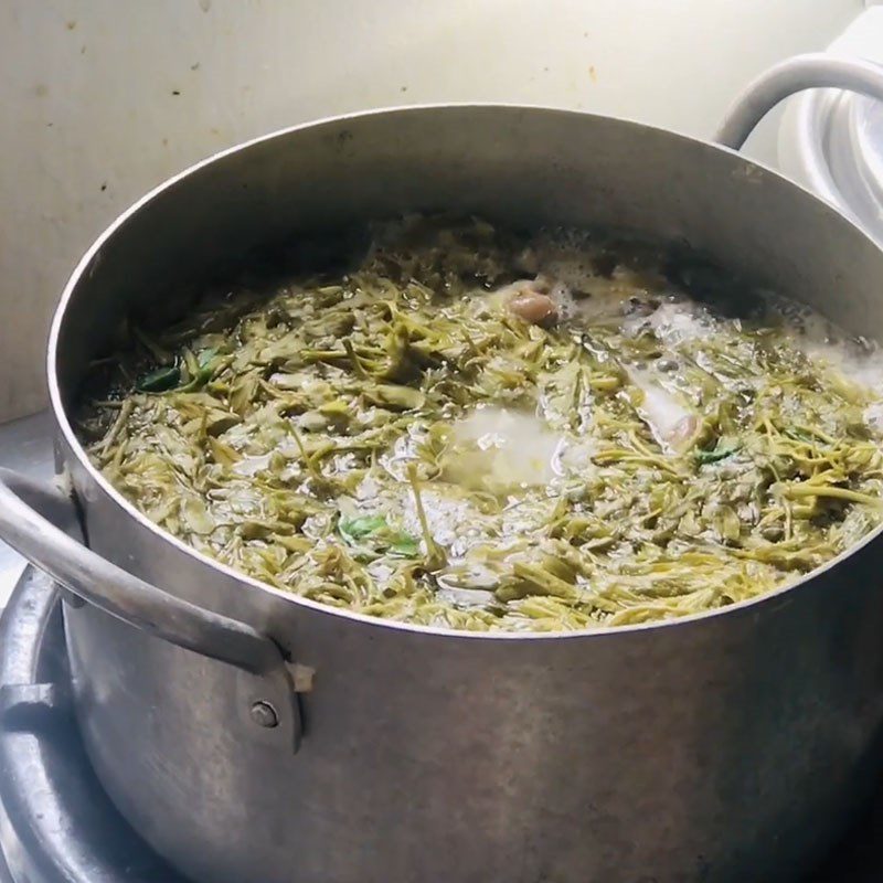 Step 3 Cooking Soup Sour Fish Soup with Tamarind Leaves