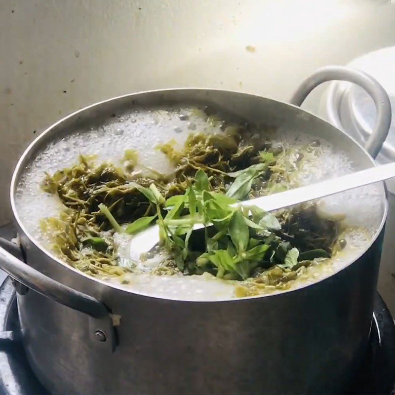 Step 3 Cooking Soup Sour Fish Soup with Tamarind Leaves