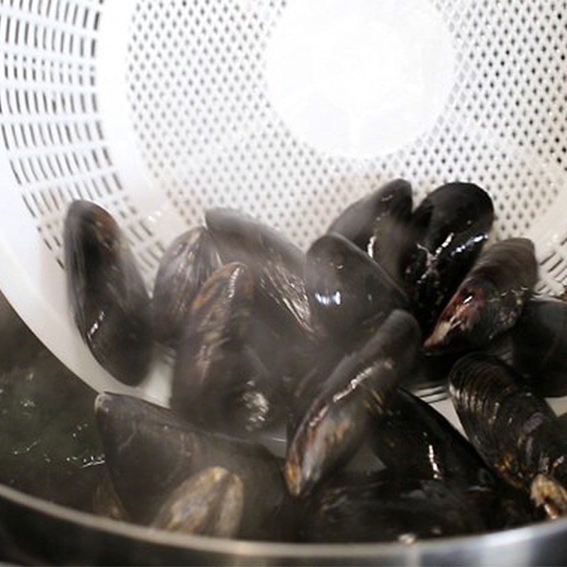 Step 3 Cook the soup for Seaweed Soup