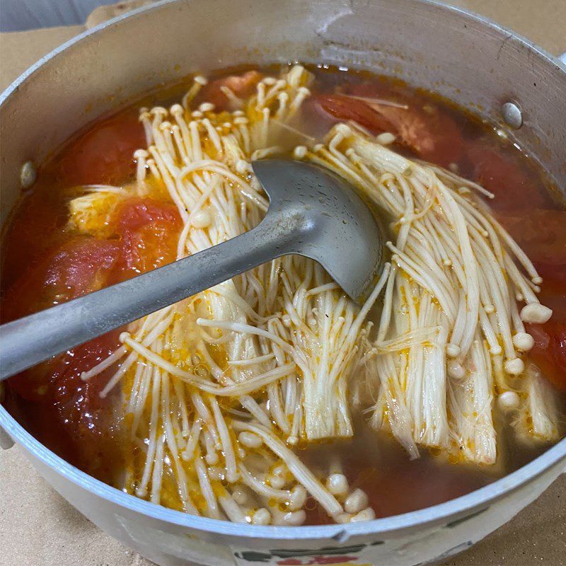 Step 2 Cooking soup Tomato enoki mushroom soup