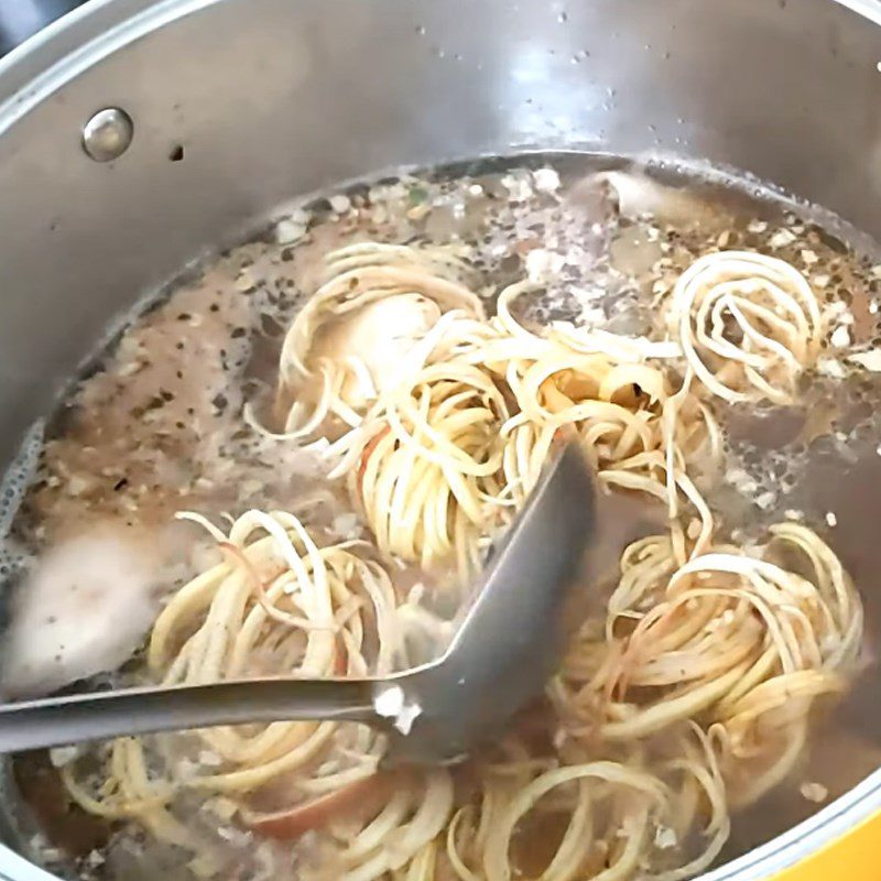 Step 3 Cooking the soup Sour soup with stingray and banana flower