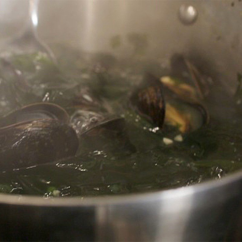 Step 3 Cook the soup for Seaweed Soup