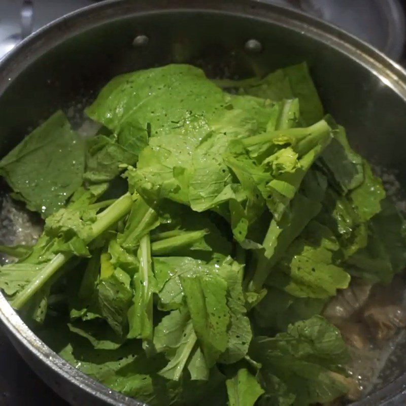 Step 3 Cook the soup Canh trai rau cải