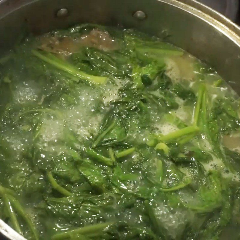 Step 3 Cook the soup Canh trai rau cải