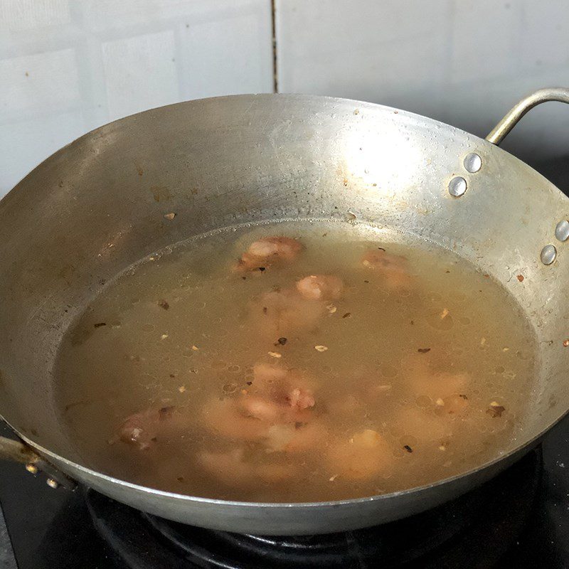 Step 3 Cook the soup Water spinach soup with shrimp