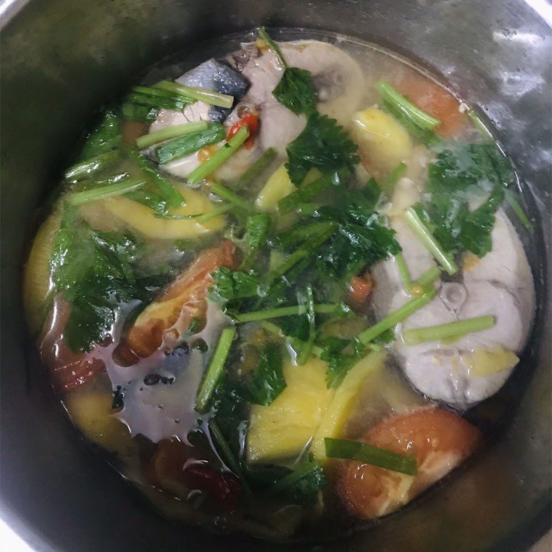 Step 3 Cook the soup Pomfret soup (recipe shared by users)