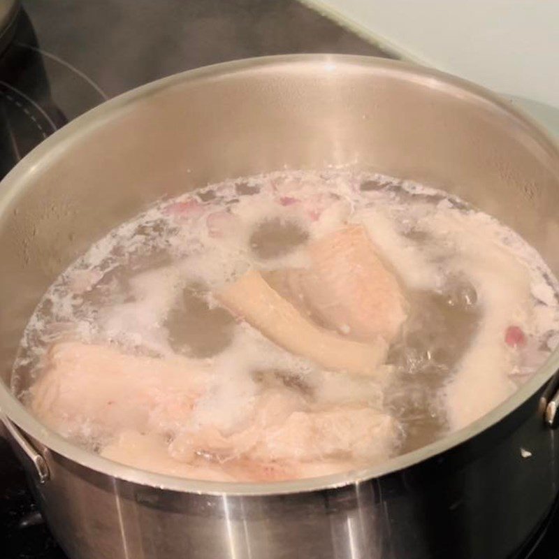 Step 2 Cooking the soup Shrimp soup with striped gourd