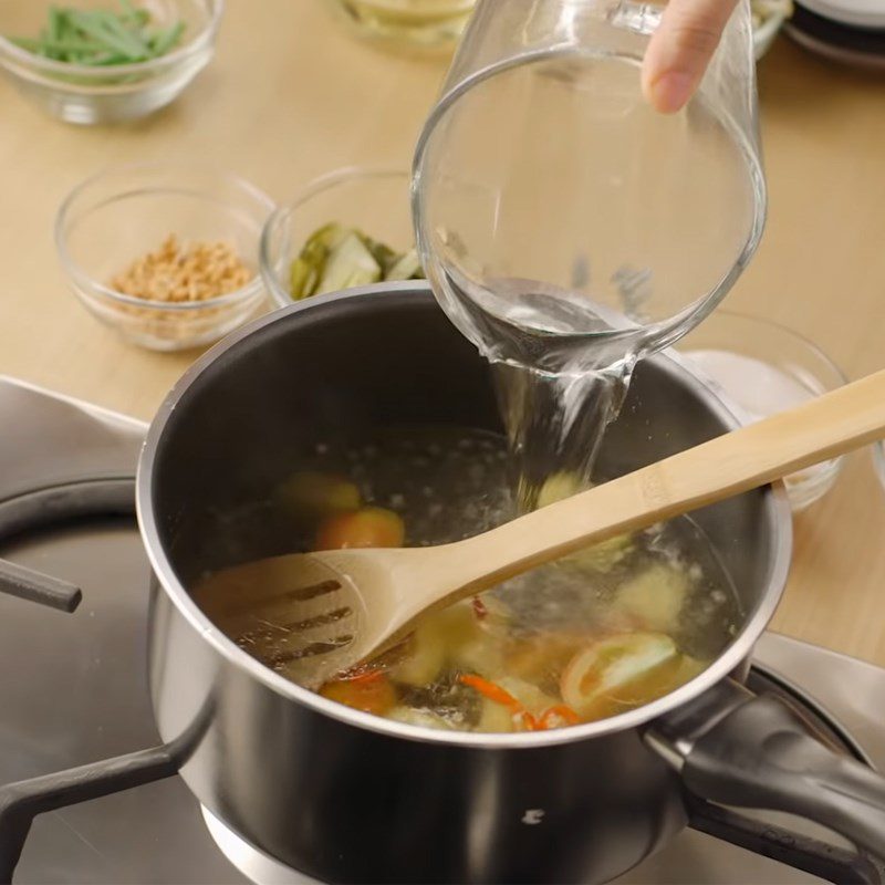 Step 3 Cook the soup Sour shrimp soup